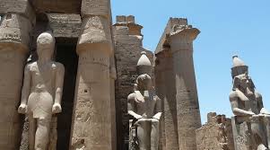 tourist reviewing luxor tour options before booking